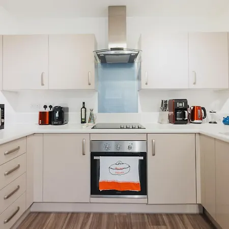 Brixton Village Flat- Private En-suite Double Bedroom Homestay