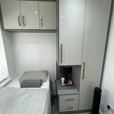 Luxury Near Wembley Homestay *