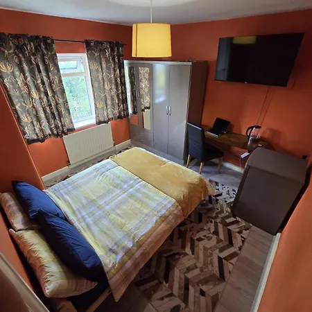 L'auberge Close Syon Lane Station And Heathrow 4*