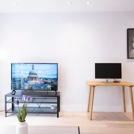 Apartment Lovely 1br - Zone 1 - Station Nearby *