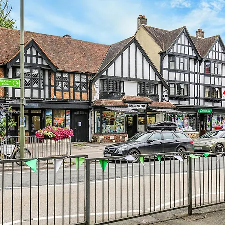 Oxted High St Apartment