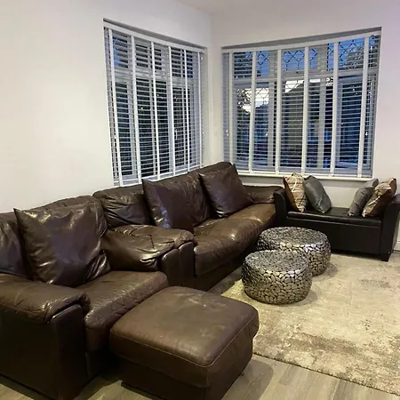 Charming 3-bed In London Hendon