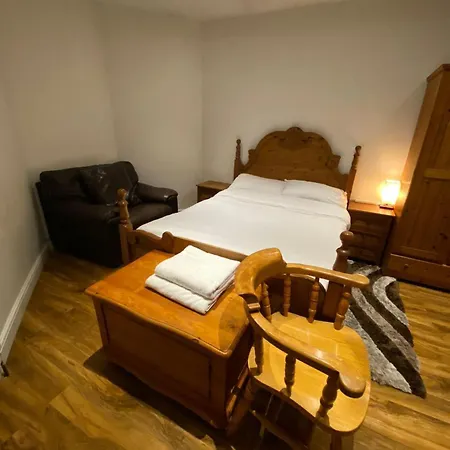 Charming 3-bed In London