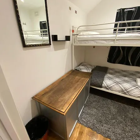 Charming 3-bed In London Apartment *