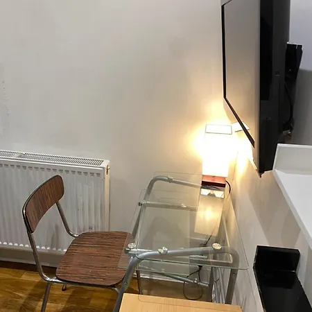 Apartment Charming 3-bed In London