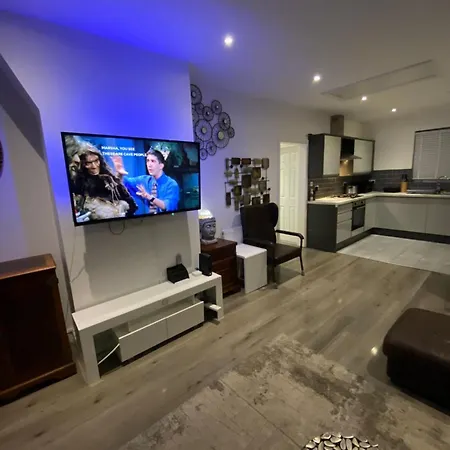 Apartment Charming 3-bed In London