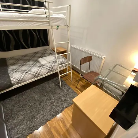 Apartment Charming 3-bed In London *