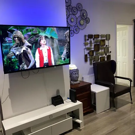 Charming 3-bed In London