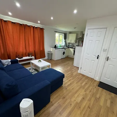 London Apartment *