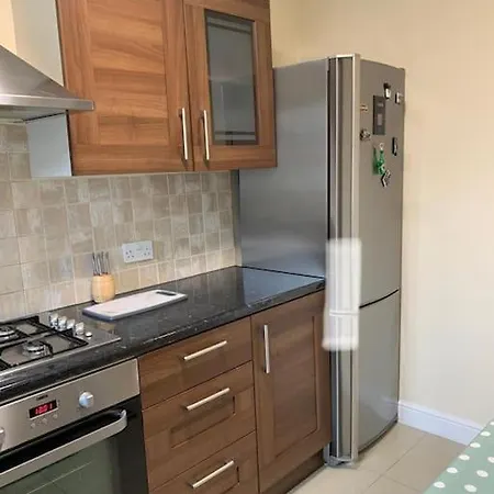 London Southgate 2 Bed