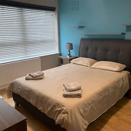 London Southgate 2 Bed Apartment *