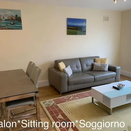 London Southgate 2 Bed *