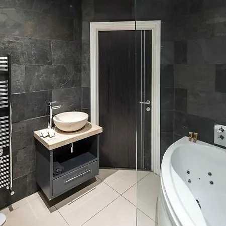 Huge Penthouse Retreat Next To Old Street Station *