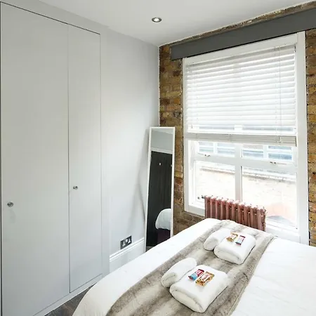 Huge Penthouse Retreat Next To Old Street Station *