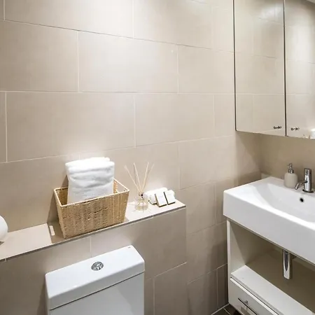 Huge Penthouse Retreat Next To Old Street Station Apartment