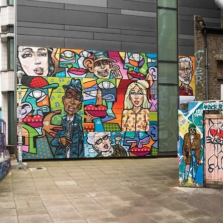 Huge Penthouse Retreat Next To Old Street Station Apartment *