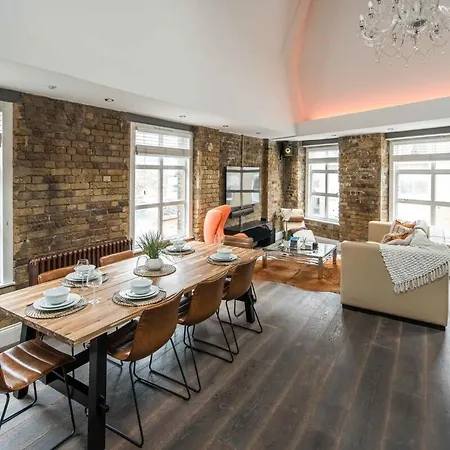 Huge Penthouse Retreat Next To Old Street Station Apartment