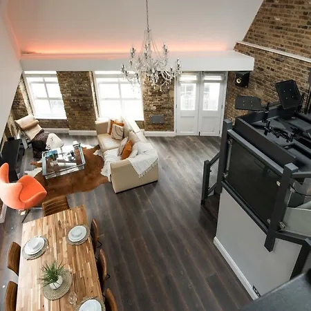 Huge Penthouse Retreat Next To Old Street Station Apartment *