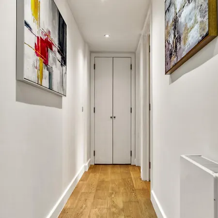 Apartamento A Vibrant 2 Bed & 2 Bath In Old Street Zone 1 Londres