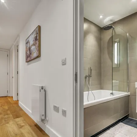A Vibrant 2 Bed & 2 Bath In Old Street Zone 1 Apartamento *