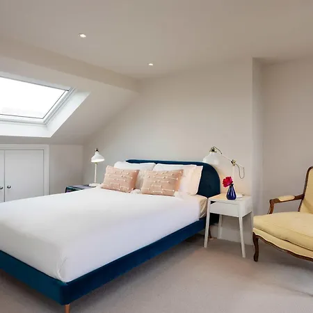 Holiday home Veeve - The Wimbledon Retreat