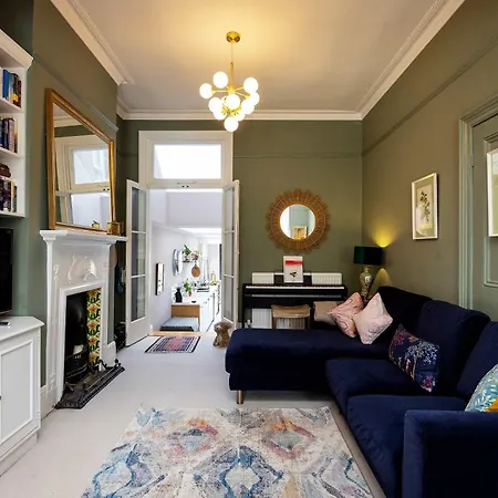 Veeve - The Wimbledon Retreat London