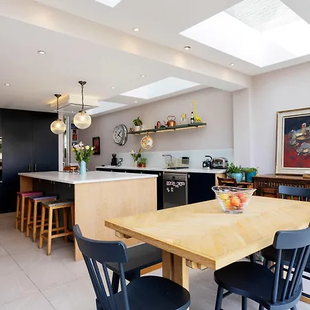 Veeve - The Wimbledon Retreat