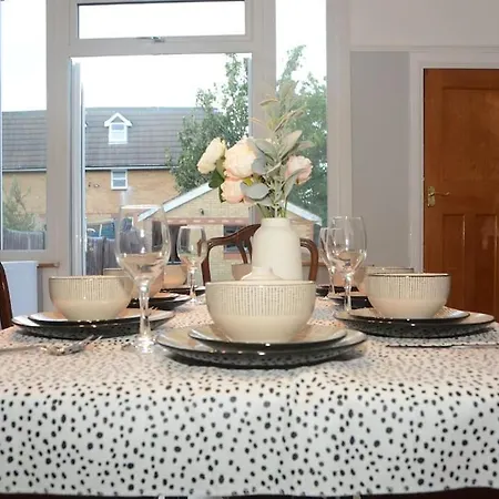 Holiday home 3 Bed House In The Heart Of Palmers Green, *