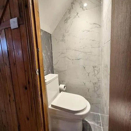 3 Bed House In The Heart Of Palmers Green, Holiday home London