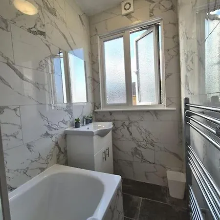 3 Bed House In The Heart Of Palmers Green, Holiday home