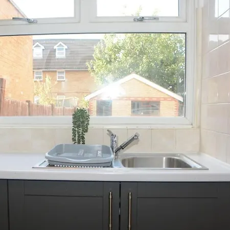 Holiday home 3 Bed House In The Heart Of Palmers Green, London