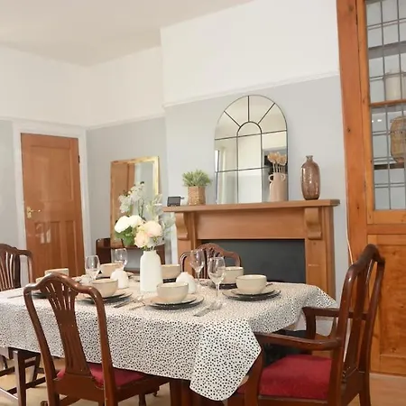3 Bed House In The Heart Of Palmers Green, *