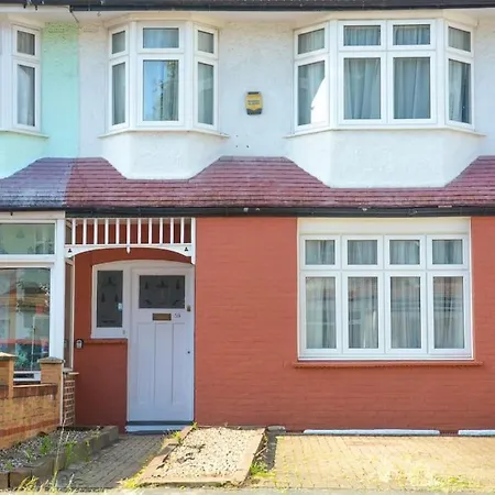 Holiday home 3 Bed House In The Heart Of Palmers Green,