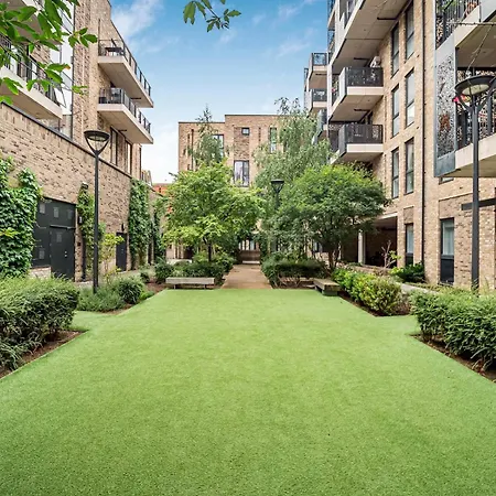Modern Flat With Balcony Pass The Keys London