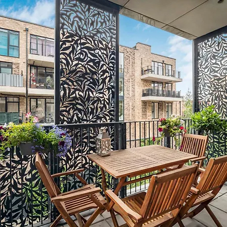 Apartment Modern Flat With Balcony Pass The Keys London