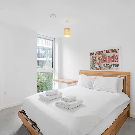Modern Flat With Balcony Pass The Keys *