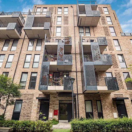 Modern Flat With Balcony Pass The Keys London