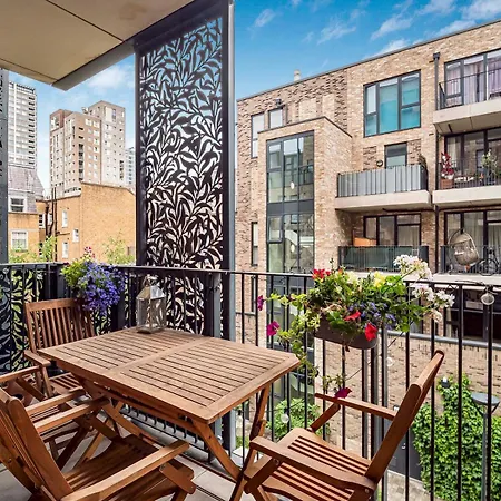Modern Flat With Balcony Pass The Keys Apartment *