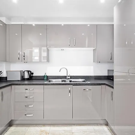 Modern Flat With Balcony Pass The Keys *