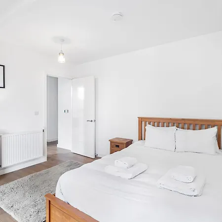 Modern Flat With Balcony Pass The Keys Apartment *