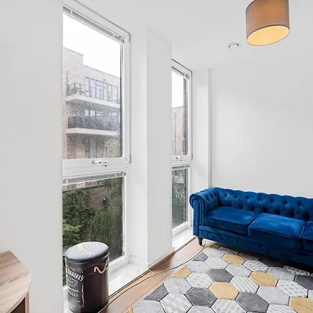 Apartment Modern Flat With Balcony Pass The Keys *