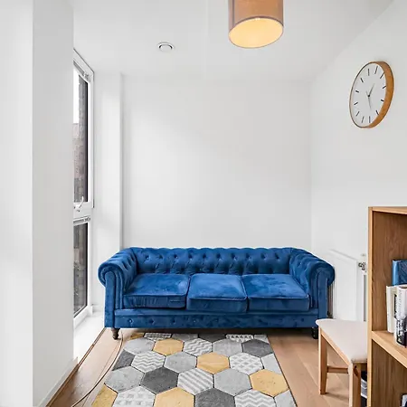 Apartment Modern Flat With Balcony Pass The Keys London