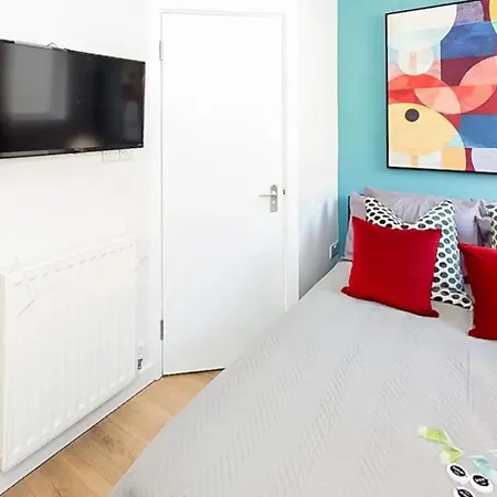 Chic Ensuite - 10% Off - 3 Min To Trains -pass The Keys Apartment *