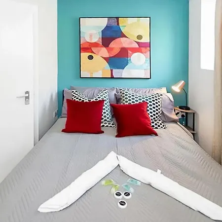 Chic Ensuite - 10% Off - 3 Min To Trains -pass The Keys London