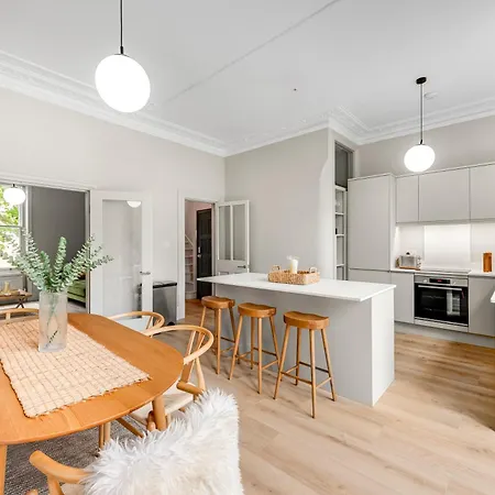 Apartment Luxury 3 Bed With Balcony In Kensington Olympia