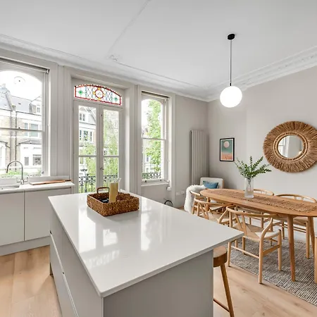 Luxury 3 Bed With Balcony In Kensington Olympia * London