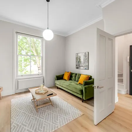 Luxury 3 Bed With Balcony In Kensington Olympia Apartment