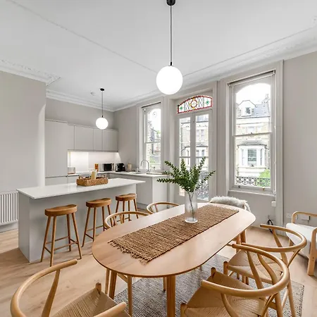 Apartment Luxury 3 Bed With Balcony In Kensington Olympia