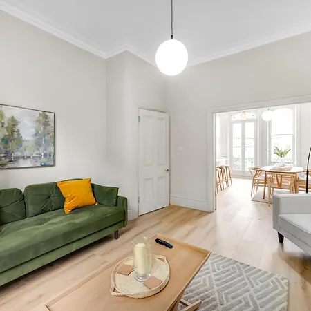 Luxury 3 Bed With Balcony In Kensington Olympia Apartment London