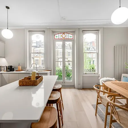 Apartment Luxury 3 Bed With Balcony In Kensington Olympia